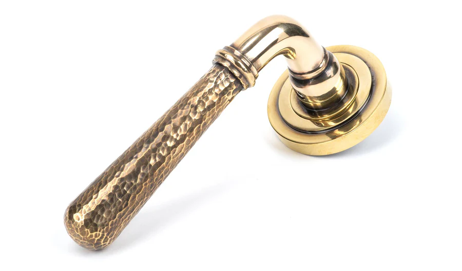 FTA 46070 AGED BRASS HAMMERED NEWBURY LEVER ON ROSE SET (ART DECO)