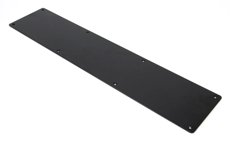 FTA 73122 BLACK 700MM X 150MM KICK PLATE